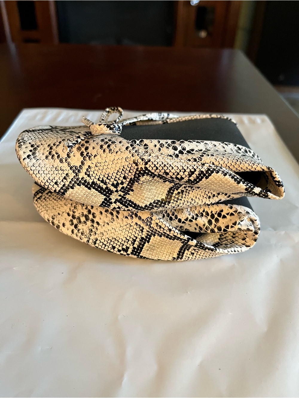 Snake-Print Foldover shoes White & Black